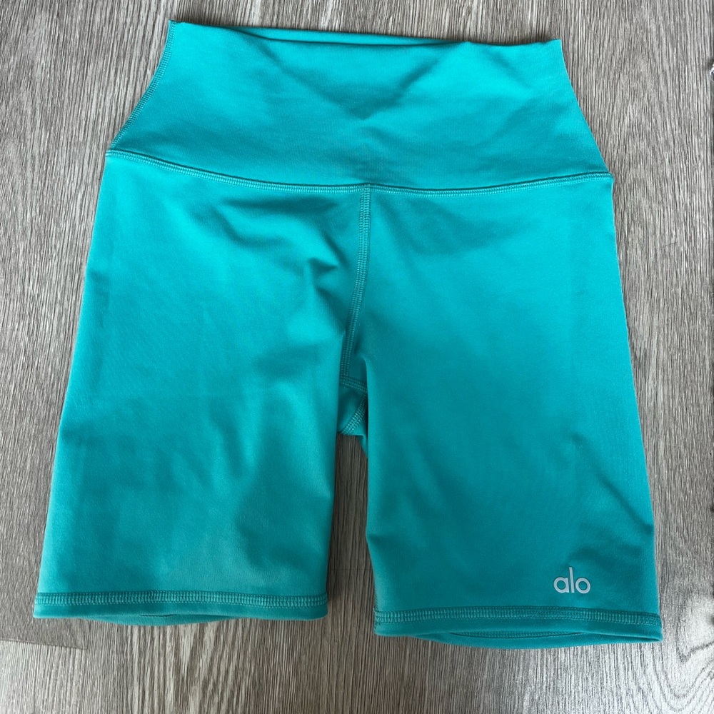Teal alo bike shorts size xs